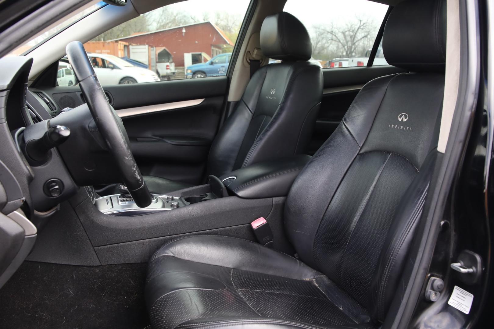 2011 BLACK INFINITI G SEDAN G37x AWD (JN1CV6ARXBM) with an 3.7L V6 DOHC 24V engine, 5-SPEED AUTOMATIC transmission, located at 420 E. Kingsbury St., Seguin, TX, 78155, (830) 401-0495, 29.581060, -97.961647 - Photo#14